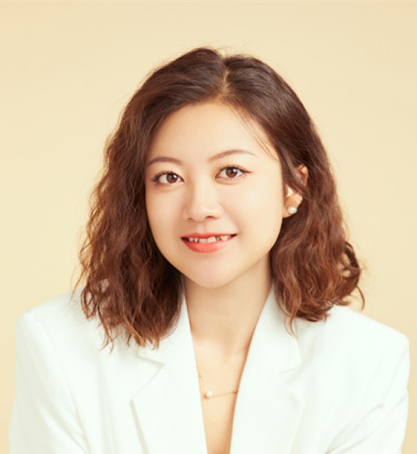 姜费妮
